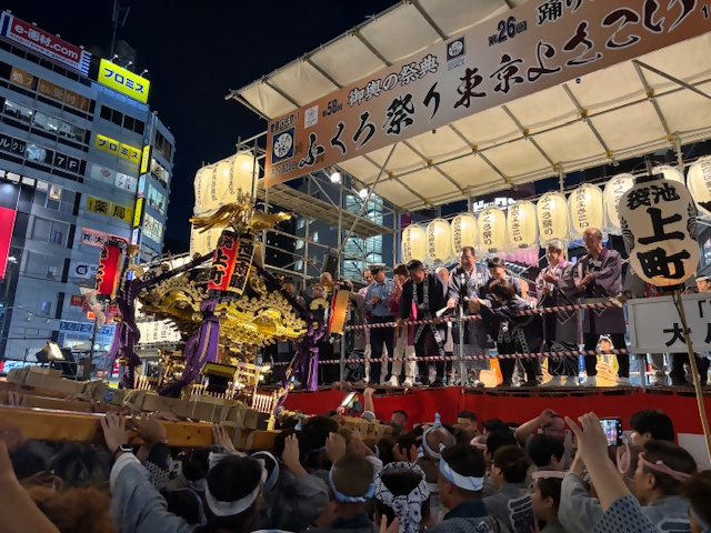 御輿の祭典の様子